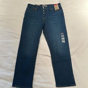 Levi’s wedgie straight. Size 32. Button Fly. Very flattering